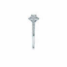 Sorrento forlovelsesring med hvid princess cut safir og diamant halo