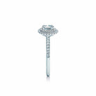 Aurora oval safir forlovelsesring med dobbelt diamant halo i hvidguld